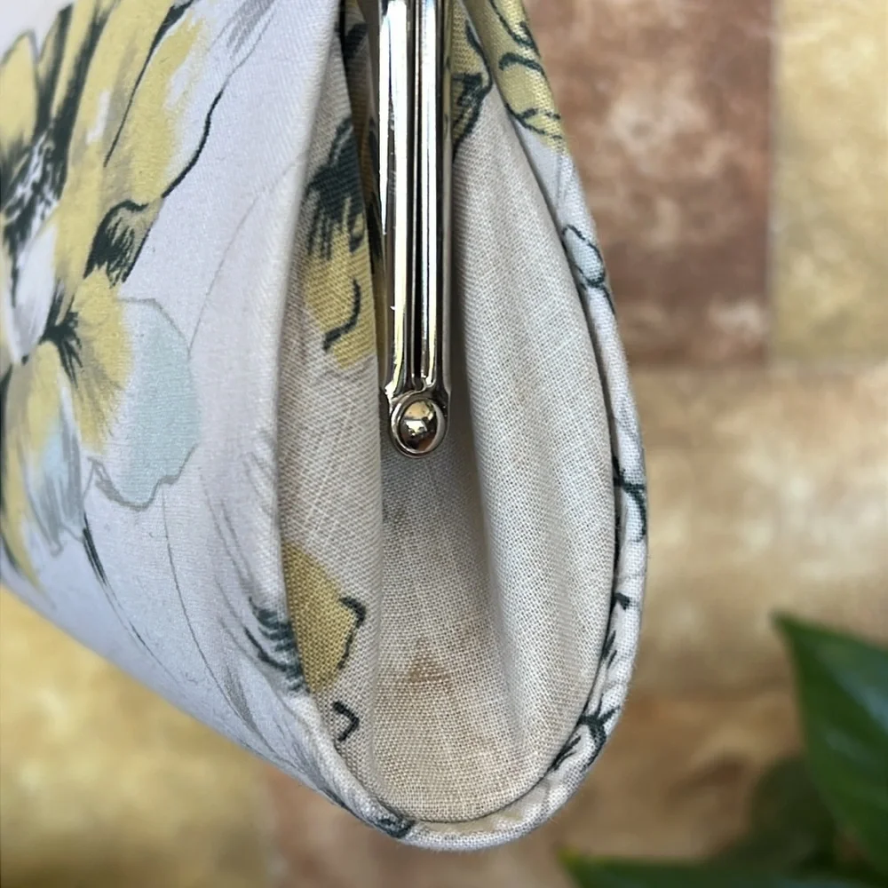 Floral Artistic Hard-Bodied Rectangular Women’s Kiss-Lock Daytime/Evening Clutch
